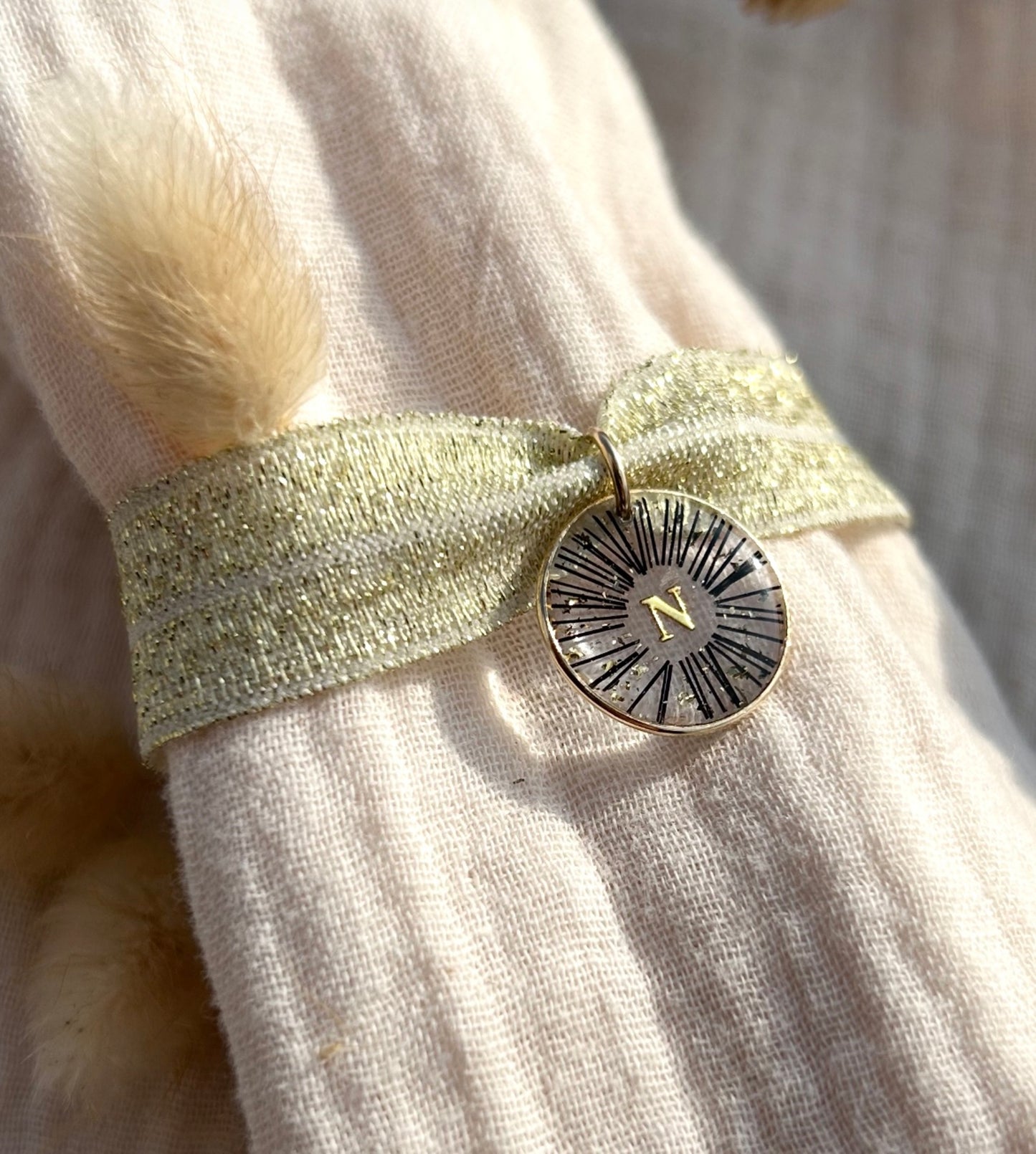 Bracelet ruban médaillon crin de cheval - Nox
