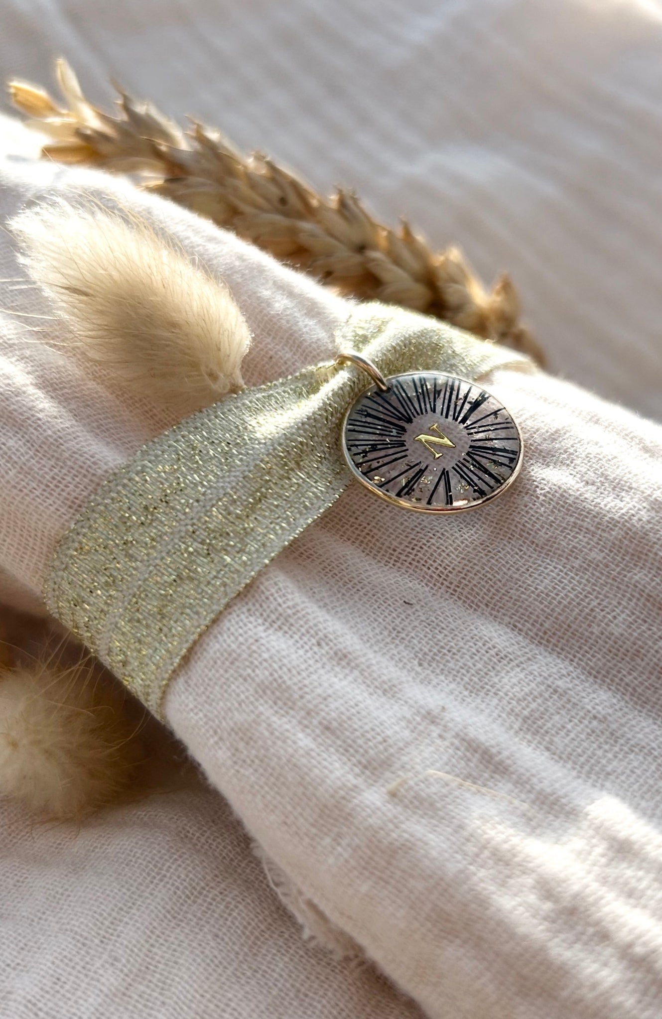 Bracelet ruban médaillon crin de cheval - Nox