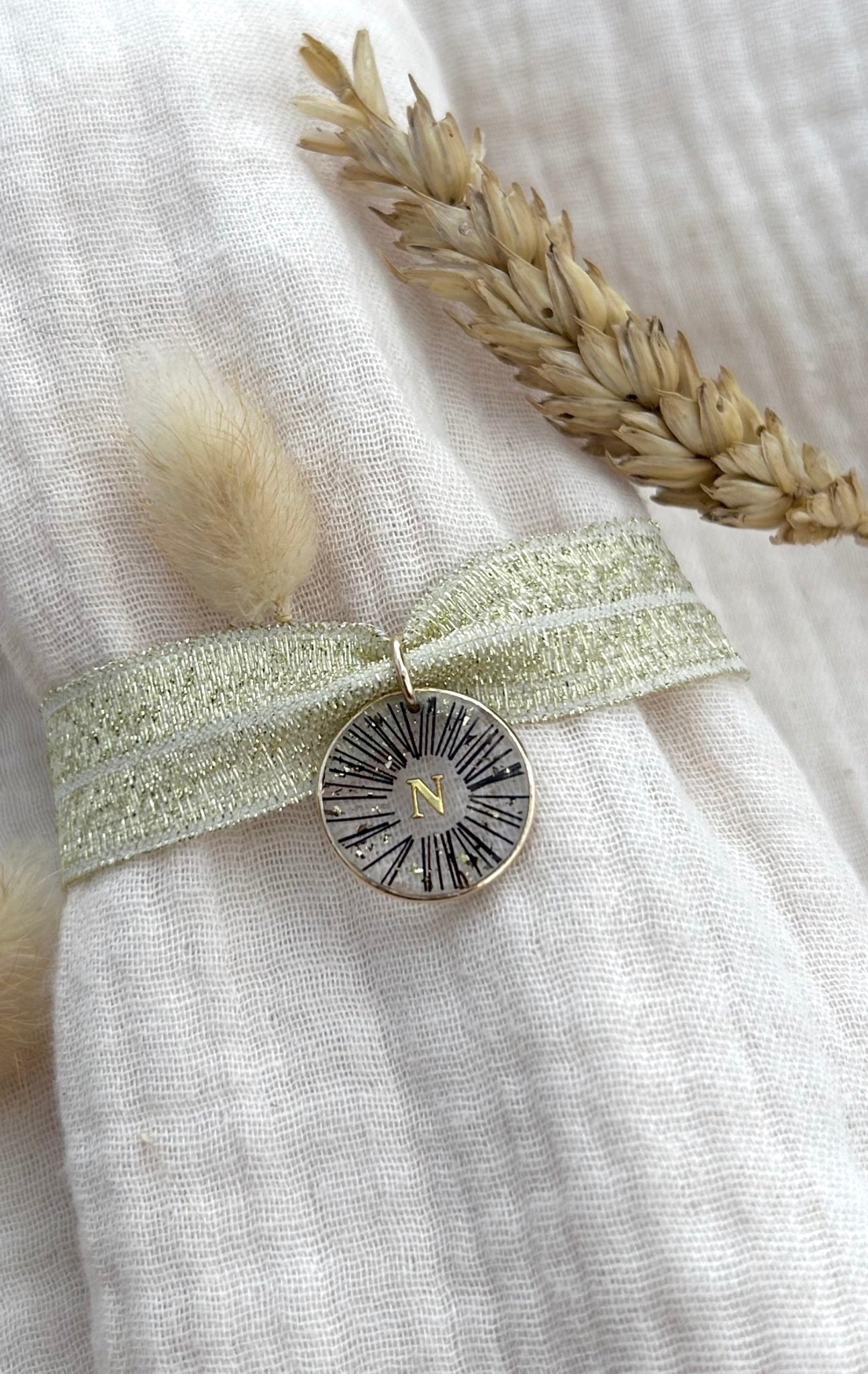 Bracelet ruban médaillon crin de cheval - Nox