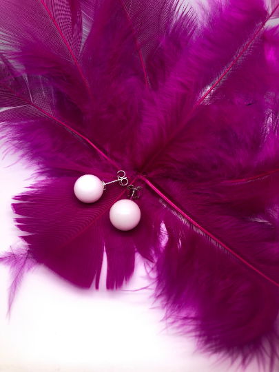 Clous d’oreilles perle de lait