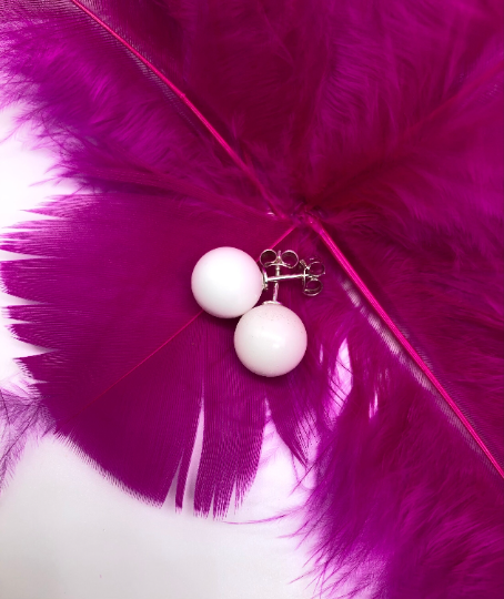 Clous d’oreilles perle de lait