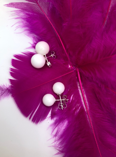 Clous d’oreilles perle de lait