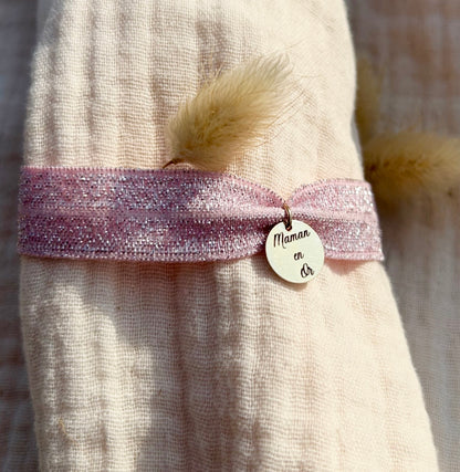 bracelet ruban élastique avec médaillon gravé